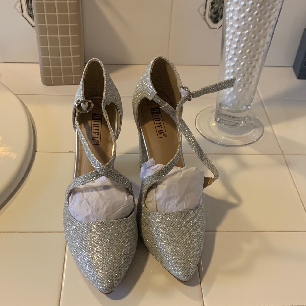 IDIFU Glittering Silver Heels - Picture 3 of 5